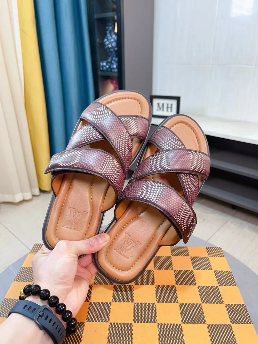 Men's shoes 💰380🌹🌹 (lv-Louis Vuitton) New men's slippers, high-end boutique, exquisite embossed logo decoration on the upper, fine workmanship, super soft soles, casual, loose and comfortable, a must-have in summer! \nsize：38-44